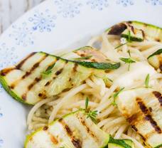 Krémové bezlepkové těstoviny s grilovanou cuketou 