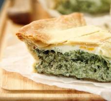 Koláč Pasqualina plněný špenátem a vejcem