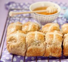 Hot Cross Buns s jablky a skořicí