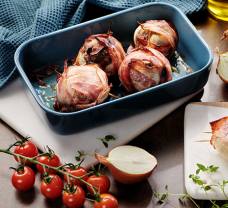 Cibulovoslaninové koule plněné mletým masem