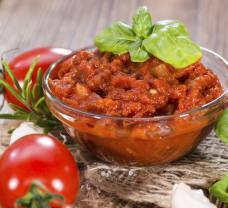 Rajčatová omáčka na špagety s cuketou