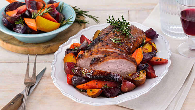 Vepřová pečeně s rozmarýnem na zelenině