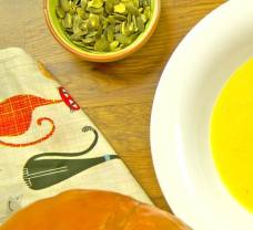 Rychlá dýňová polévka se smetanou z jednoho hrnce