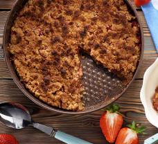 Rychlý rebarborový koláč s jahodami