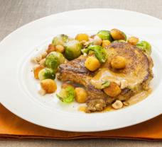 Vepřový steak s kroketami a růžičkovou kapustou